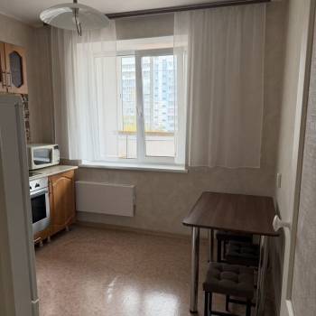 Сдается 1-комнатная квартира, 39 м²