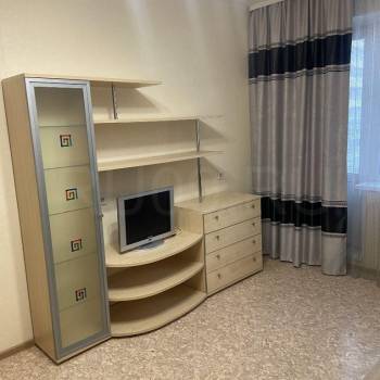 Сдается 1-комнатная квартира, 42 м²