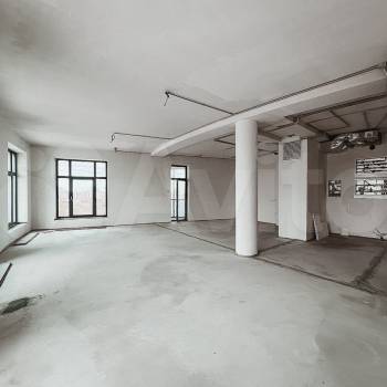 Продается 1-комнатная квартира, 203,5 м²