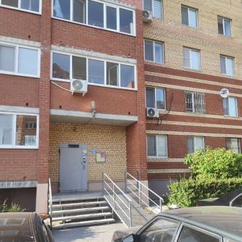 Продается 1-комнатная квартира, 42 м²