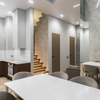 Продается 2-х комнатная квартира, 140 м²