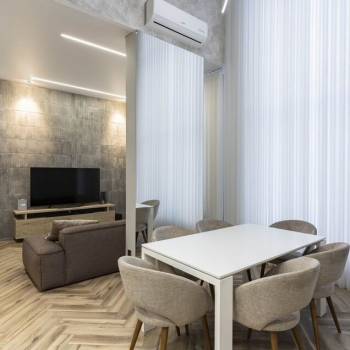 Продается 2-х комнатная квартира, 140 м²