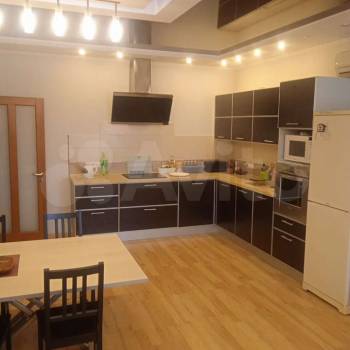 Продается Многокомнатная квартира, 130 м²