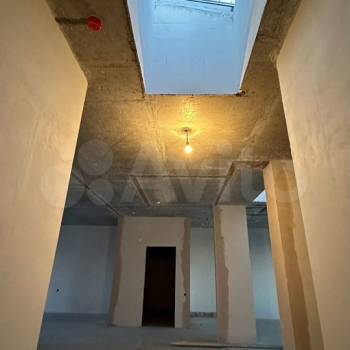 Продается 1-комнатная квартира, 122 м²