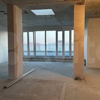 Продается 1-комнатная квартира, 122 м²