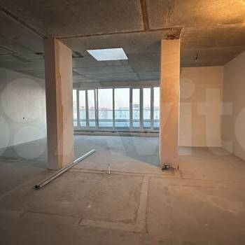 Продается 1-комнатная квартира, 122 м²