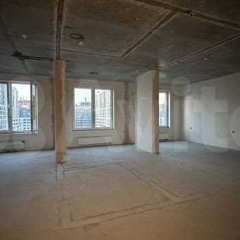 Продается 1-комнатная квартира, 122 м²