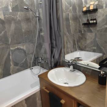 Продается Многокомнатная квартира, 82,5 м²