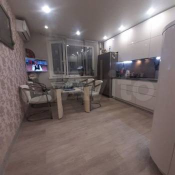 Продается Многокомнатная квартира, 105 м²