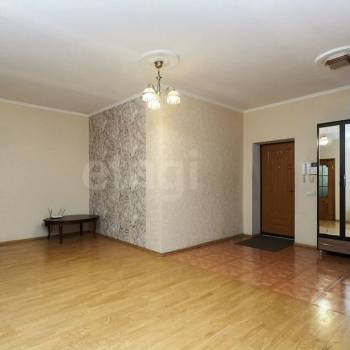 Продается Многокомнатная квартира, 160 м²