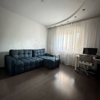 Продается Многокомнатная квартира, 107 м²