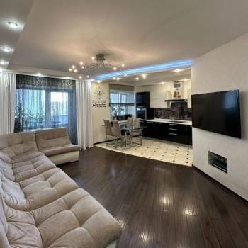 Продается Многокомнатная квартира, 107 м²