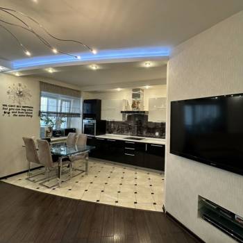 Продается Многокомнатная квартира, 107 м²