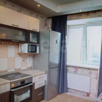 Продается 1-комнатная квартира, 42 м²