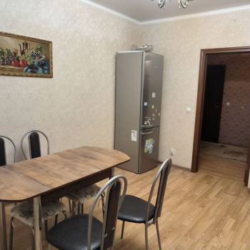 Сдается 2-х комнатная квартира, 75 м²