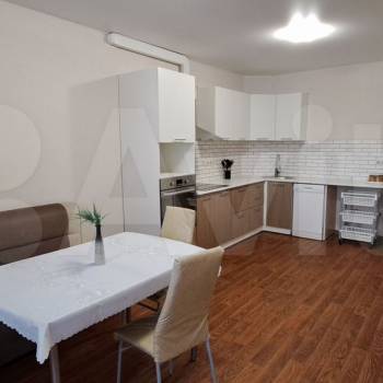 Сдается 2-х комнатная квартира, 82 м²