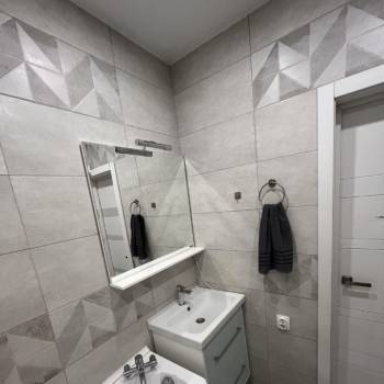 Продается 1-комнатная квартира, 42 м²