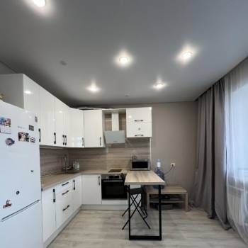 Продается 1-комнатная квартира, 42 м²