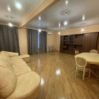 Сдается 2-х комнатная квартира, 121,1 м²