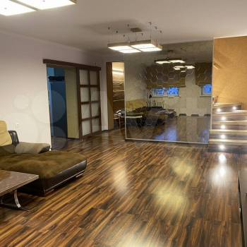 Продается Многокомнатная квартира, 211 м²