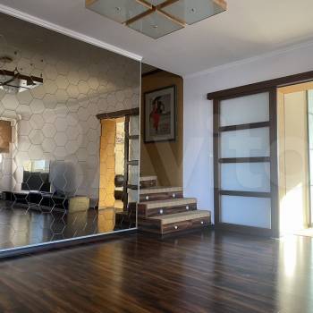 Продается Многокомнатная квартира, 211 м²