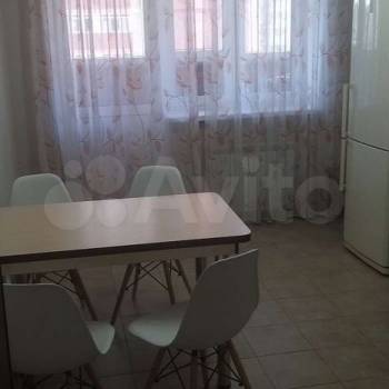 Сдается 1-комнатная квартира, 49 м²