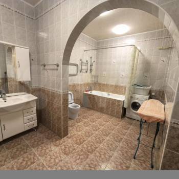 Сдается 2-х комнатная квартира, 96 м²