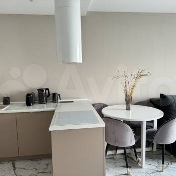 Продается 1-комнатная квартира, 42 м²