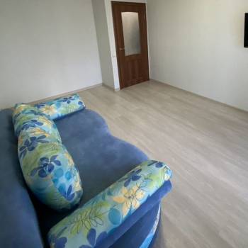 Продается 1-комнатная квартира, 42 м²