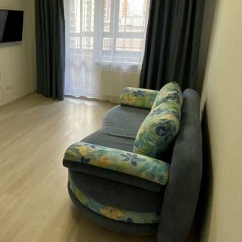 Продается 1-комнатная квартира, 42 м²