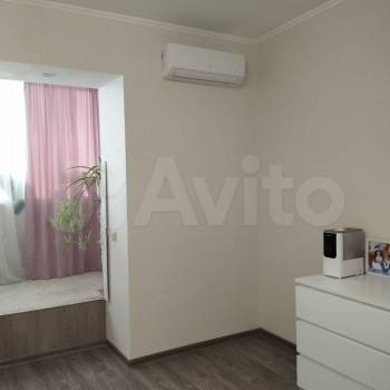 Продается 1-комнатная квартира, 49 м²