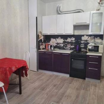 Продается 1-комнатная квартира, 32 м²