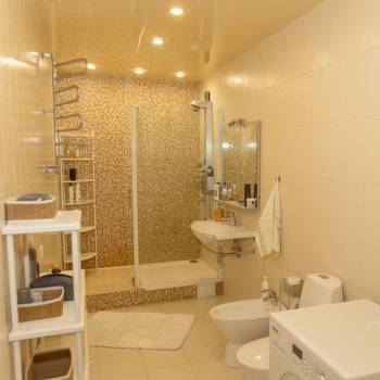 Продается Многокомнатная квартира, 220,9 м²