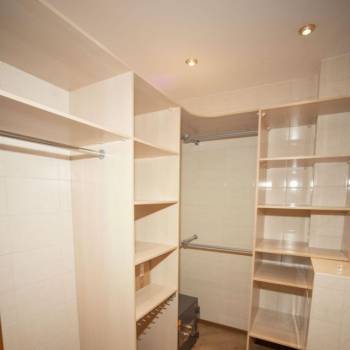 Продается Многокомнатная квартира, 220,9 м²