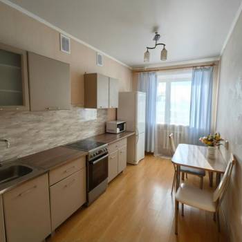 Продается 1-комнатная квартира, 42 м²
