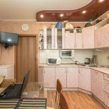 Продается 1-комнатная квартира, 63,9 м²