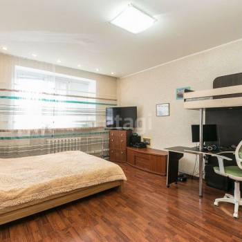 Продается 1-комнатная квартира, 63,9 м²