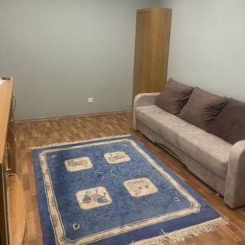 Продается 1-комнатная квартира, 42 м²