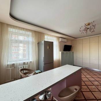 Сдается 2-х комнатная квартира, 83 м²