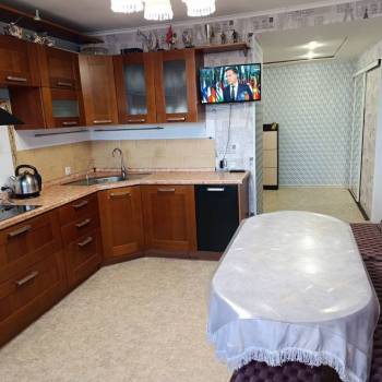 Продается Многокомнатная квартира, 111 м²