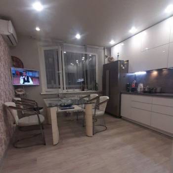 Продается Многокомнатная квартира, 105 м²