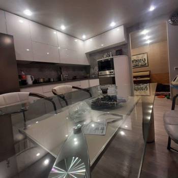 Продается Многокомнатная квартира, 105 м²