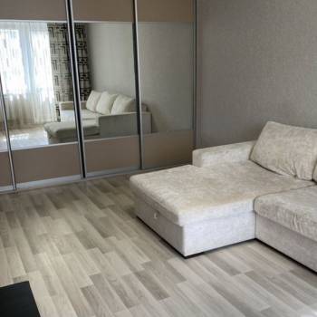 Сдается 1-комнатная квартира, 42 м²