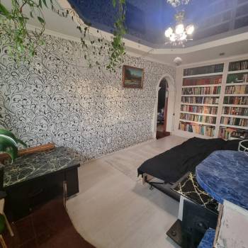 Продается Многокомнатная квартира, 80 м²