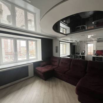 Продается 1-комнатная квартира, 77 м²