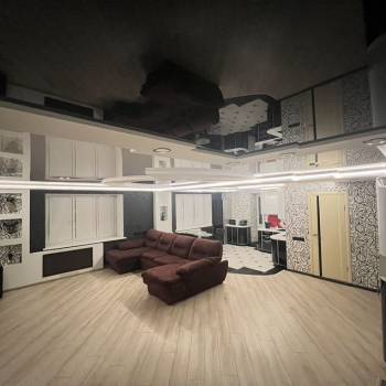 Продается 1-комнатная квартира, 77 м²