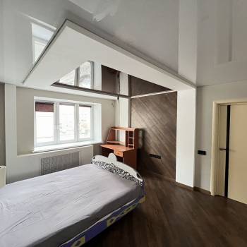 Продается 1-комнатная квартира, 77 м²