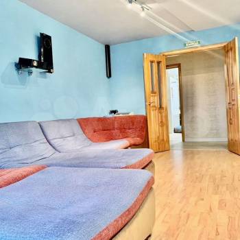 Продается Многокомнатная квартира, 105 м²
