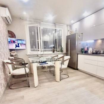 Продается Многокомнатная квартира, 105 м²