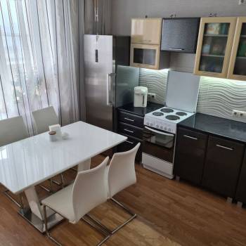 Продается 1-комнатная квартира, 65 м²